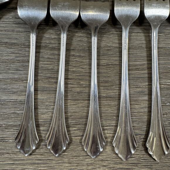 ONEIDA Bancroft 9 Piece Stainless Knife Dinner Salad Forks Serving Soup Spoons - Picture 11 of 14